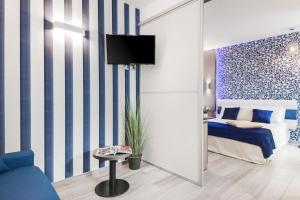 Postel nebo postele na pokoji v ubytování Romagna Suite Hotel