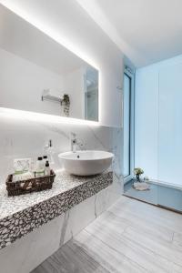 Koupelna v ubytování Romagna Suite Hotel