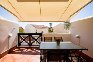 Fotografia z galérie ubytovania GO2TENERIFE Apart'Manon Duplex w/ Solarium, pools & sea view v destinácii Adeje