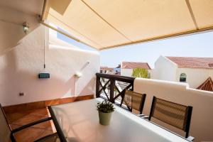 Posedenie v ubytovaní GO2TENERIFE Apart'Manon Duplex w/ Solarium, pools & sea view
