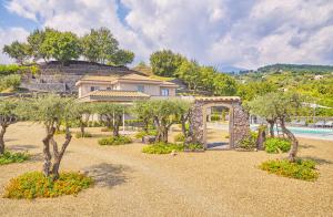 The swimming pool at or close to Il Casale di Monacella