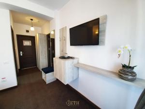 a room with a flat screen tv on a wall at ZETH HOUSE in Mamaia Sat/Năvodari