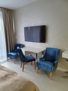 Telewizja i/lub zestaw kina domowego w obiekcie Apartament Faltom 20 Yacht Park Premium