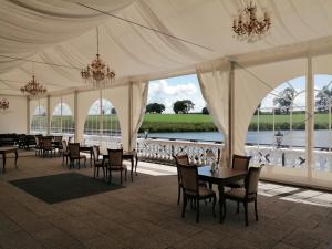 Widok na rzekę nieopodal tego hotelu