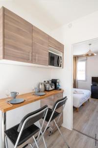 A kitchen or kitchenette at City Rosa