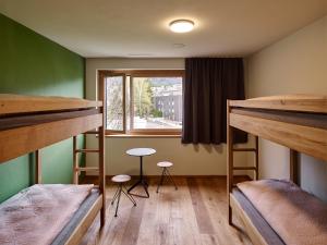 Postel nebo postele na pokoji v ubytování Schaan-Vaduz Youth Hostel + 25 fotografií