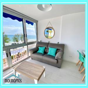 a living room with a couch and a table at Apartamento Familiar Frente al Mar by Molinaptos in Benidorm