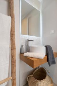 A bed or beds in a room at Villa Calma