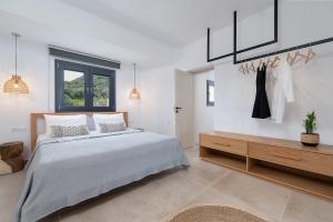 A bed or beds in a room at Villa Calma