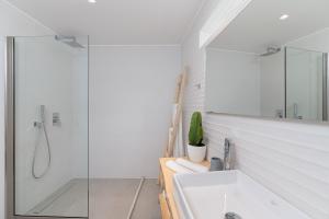 A bathroom at Villa Calma