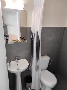 Koupelna v ubytování Budget Studio 1 - Sea view - Renovated February 2021