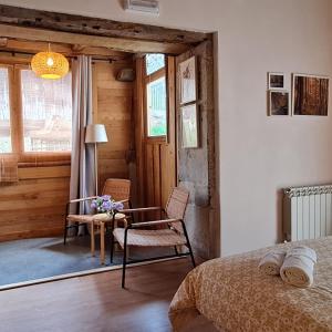 A bed or beds in a room at La Figal de Xugabolos, Salas