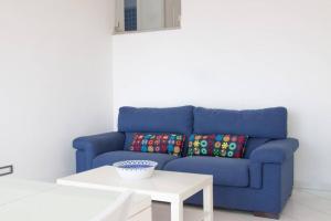 A seating area at Ultrapanoramica a Costa Paradiso