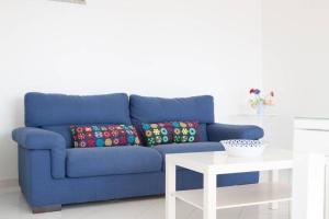 A seating area at Ultrapanoramica a Costa Paradiso