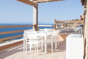 A balcony or terrace at Ultrapanoramica a Costa Paradiso