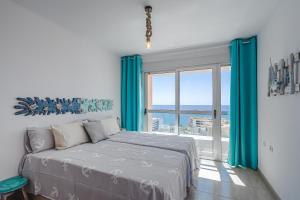 Postel nebo postele na pokoji v ubytování Pambnb - Sea Breeze Duplex Arenal + 37 fotografií