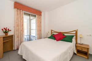 Łóżko lub łóżka w pokoju w obiekcie Apartamentos Hipocampos Unitursa