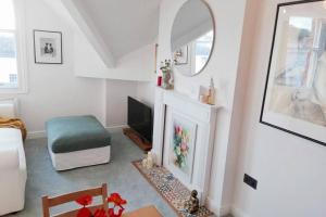 a living room with a fireplace and a mirror at Cosy, elegant apartment in heart of Ludlow Town in Ludlow