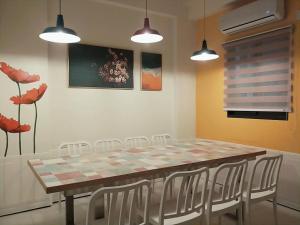 a dining room with a table and chairs at Meet BnB in Luodong
