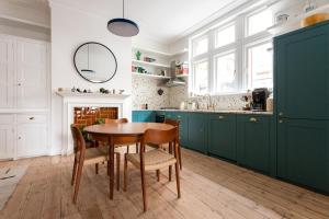 Hereford Road IV by onefinestay