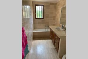 Ένα μπάνιο στο Charmant appartement T2 au coeur des vignes +35 φωτογραφίες