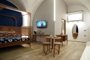 a bedroom with a bed and a table and chairs at B&B DEL CORSO FOGGIA con parcheggio custodito in Foggia