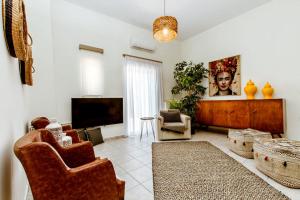A television and/or entertainment centre at Chania Paradise Retreat - Falasarna Villa Nostalgia