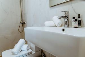 A bathroom at Chania Paradise Retreat - Falasarna Villa Nostalgia