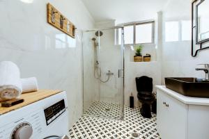 A bathroom at Chania Paradise Retreat - Falasarna Villa Nostalgia