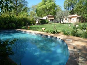 Piscine de l'établissement La Rose des Vents ou située à proximité