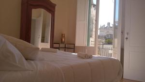 Postel nebo postele na pokoji v ubytování B&B I sei volti Lecce
