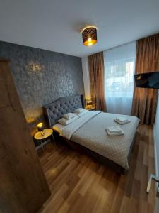 Panoramic Apartments Oradea tesisinde bir odada yatak veya yataklar