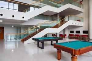 Biliár nebo kulečník v ubytování VidaMar Resort Hotel Madeira