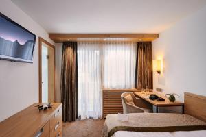 A television and/or entertainment centre at Hotel AMBiANCE