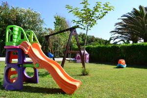 Aire de jeux pour enfants de l'établissement Alonaki Beach