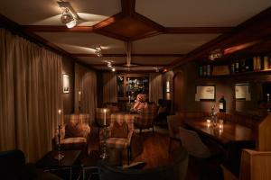 A seating area at Hotel AMBiANCE