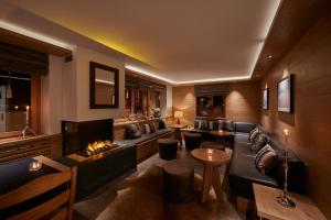A seating area at Hotel AMBiANCE