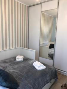 Łóżko lub łóżka w pokoju w obiekcie Gdansk Apartament Harmonia Oliwska