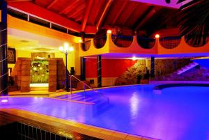 Bazén v ubytování Sieben Welten Hotel & Spa Resort nebo v jeho okolí