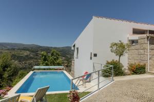 a villa with a swimming pool on a hill at QUINTA DOS MONTEIROS - 3 Quartos com Piscina in Resende