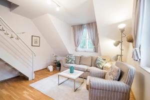 a living room with a couch and a table at Strandleben 07 - Max Pechstein in Ahrenshoop