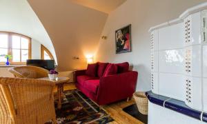 a living room with a red couch and a table at Ahrenshooper Landhaus 04 in Ahrenshoop