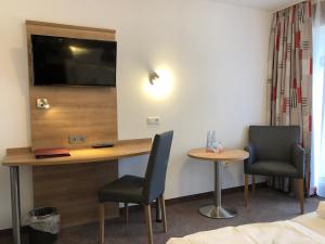 TV a/nebo společenská místnost v ubytování Hotel Schweizerblick