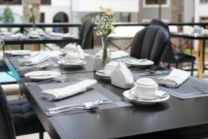 Restaurace v ubytování CySuites Apartment Hotel