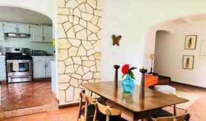 Kuchyň nebo kuchyňský kout v ubytování Sea Foam Villa