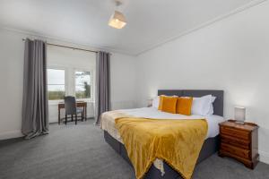 A bed or beds in a room at Muncaster Cottages