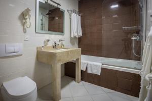 Mont Inn Hotel Baku tesisinde bir banyo