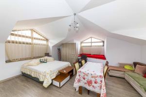 Ein Bett oder Betten in einem Zimmer der Unterkunft Villa Gunes Icmeler shared pool