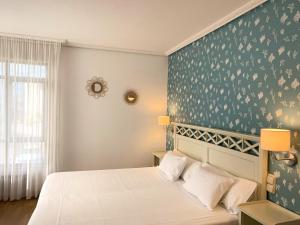 Ліжко або ліжка в номері Hotel Playa de Los Locos