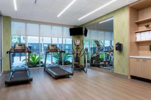 Fitness centrum a/nebo fitness zařízení v ubytování TRYP by Wyndham Orlando